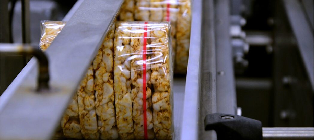 Individually sealed snack packs on a line, showing barrier films and headspace control to protect aroma