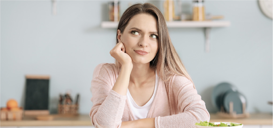 Lab pipetting into a dish, illustrating prebiotics as multifunctional building blocks in formulation