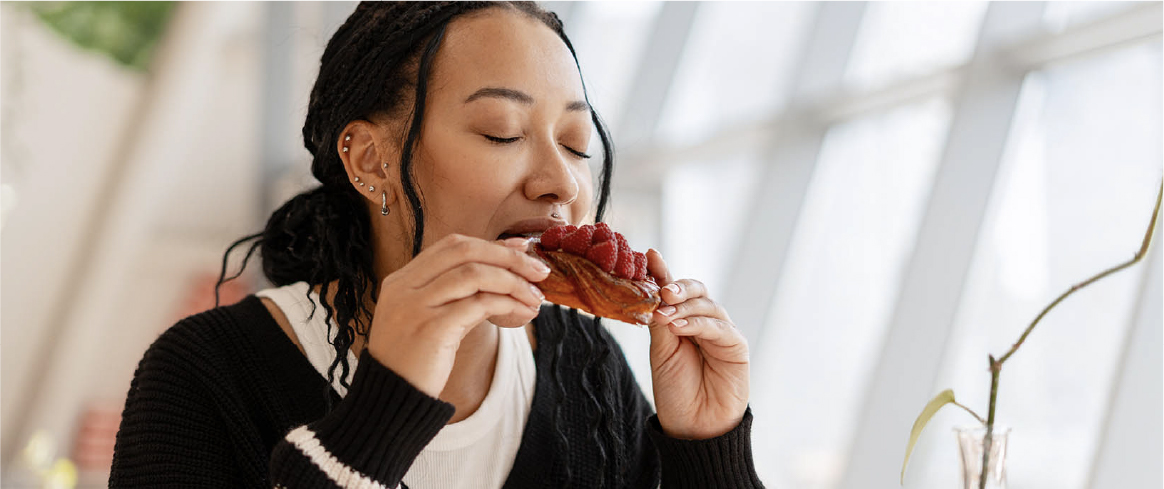 Lab pipetting into a dish, illustrating prebiotics as multifunctional building blocks in formulation